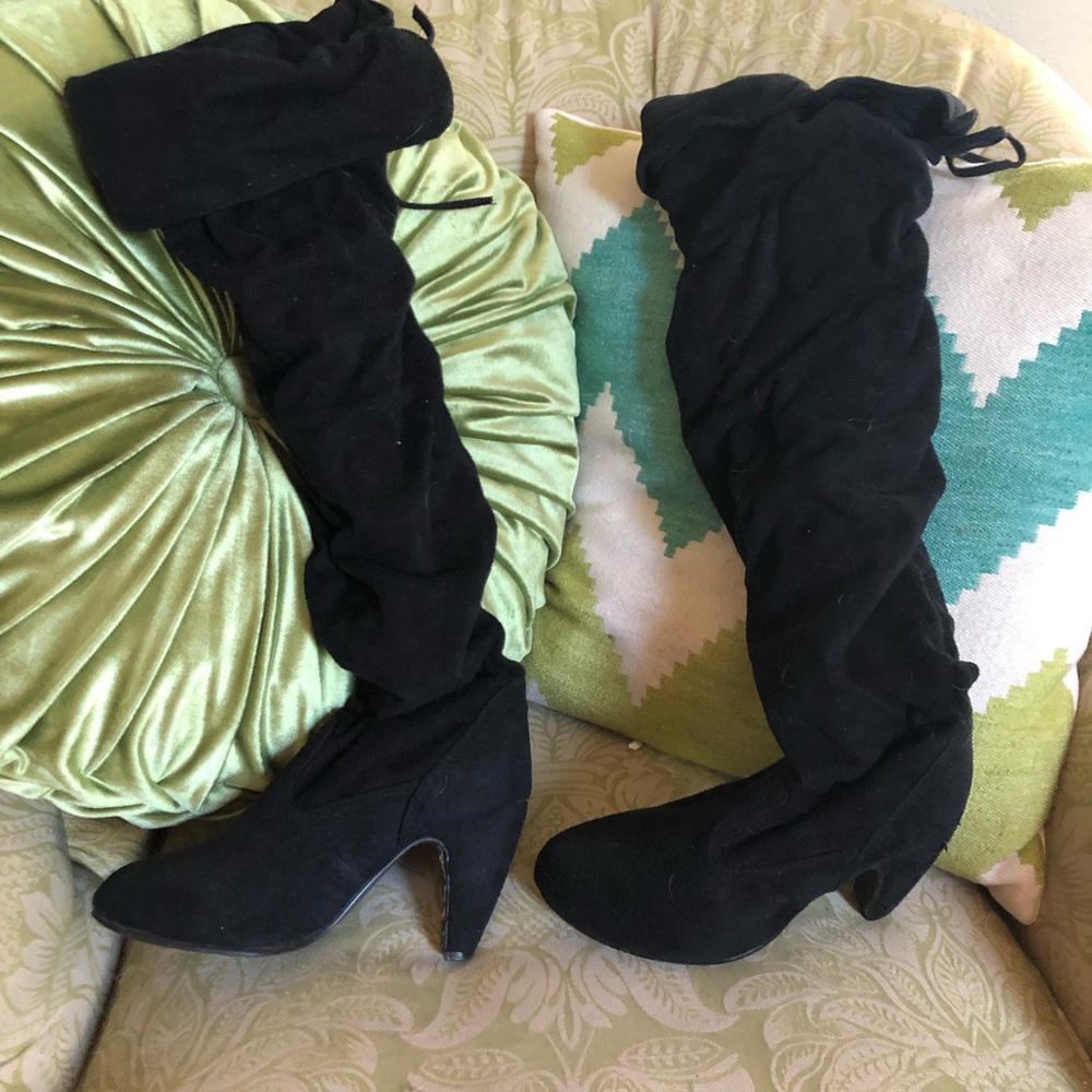 Slouched Black Suede Pirate boots size: 6 (6.5)